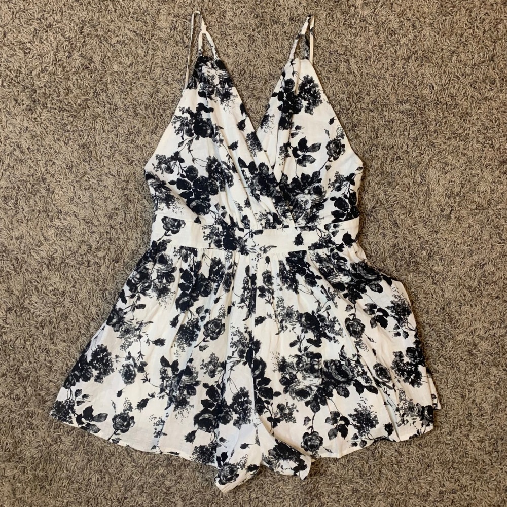 Audrey Black Floral Print Wrap V Neck Spaghetti Strap Romper Women's Size M